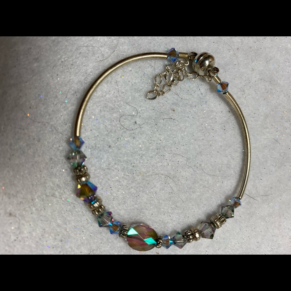 Beautiful bead bracelet with silver tubes